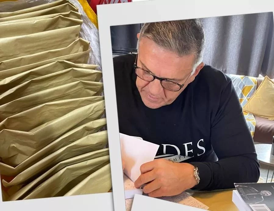 Карлтън Лийч подписва книги