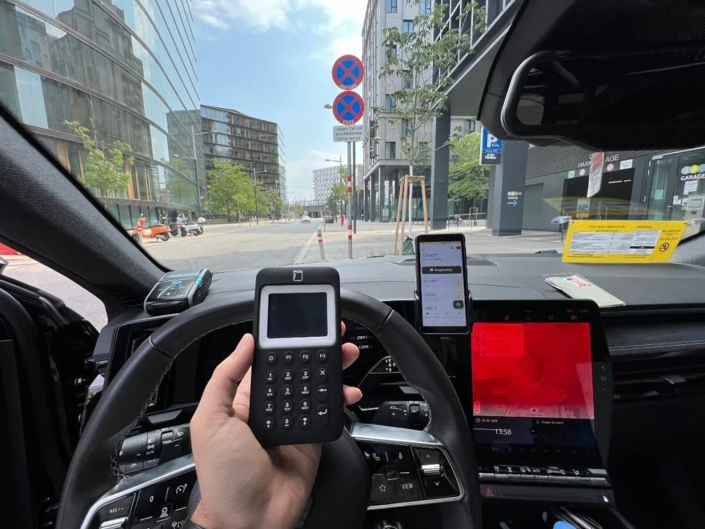 myPOS kooperiert mit Österreichs größter Taxizentrale
