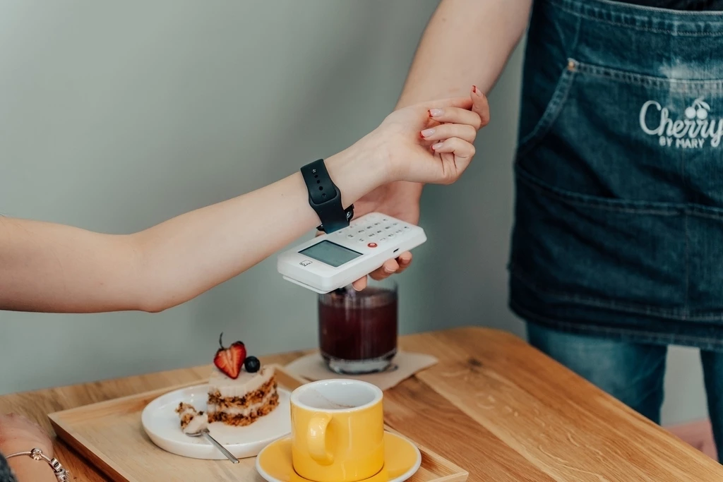 Pago con TPV en un restaurante