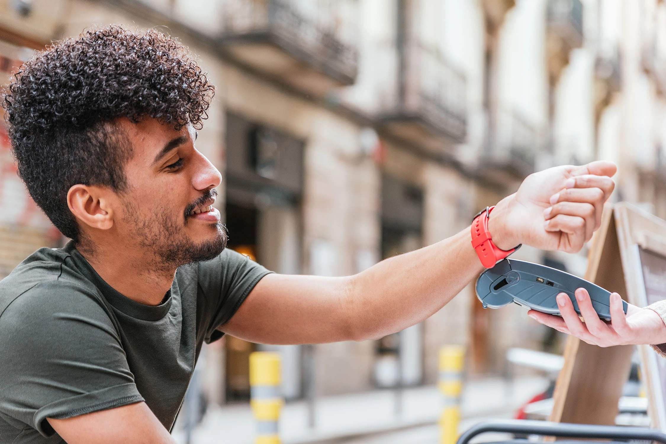 Paiement NFC sans contact montre connectée
