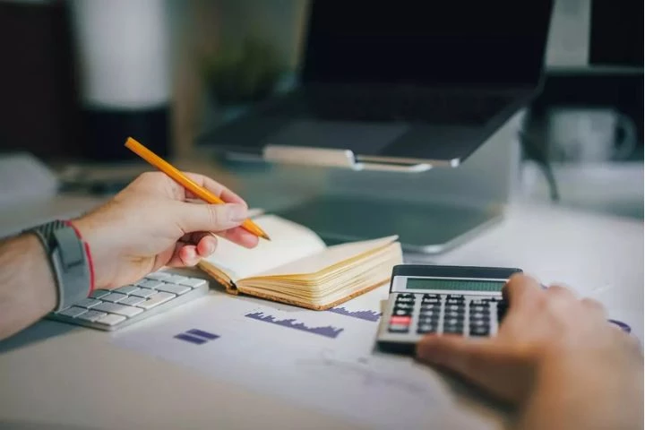 Comptable avec calculatrice