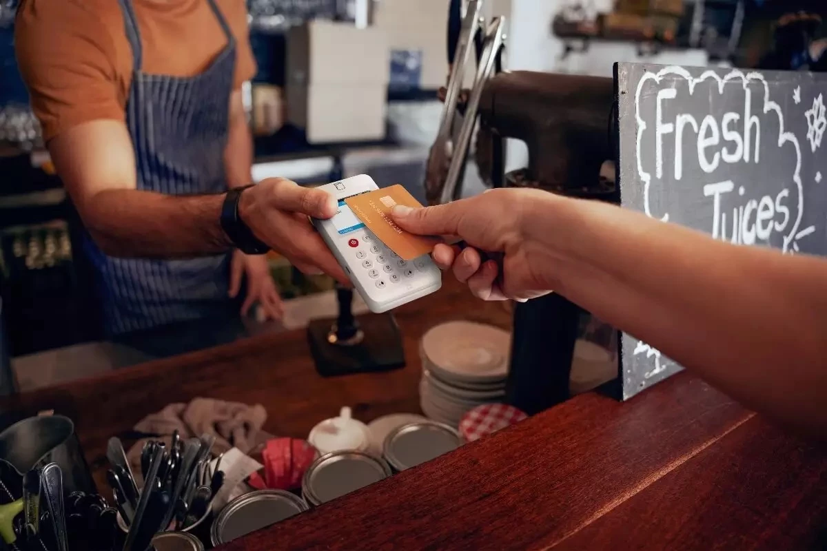 Paiement dans le coffe shop sur le TPE