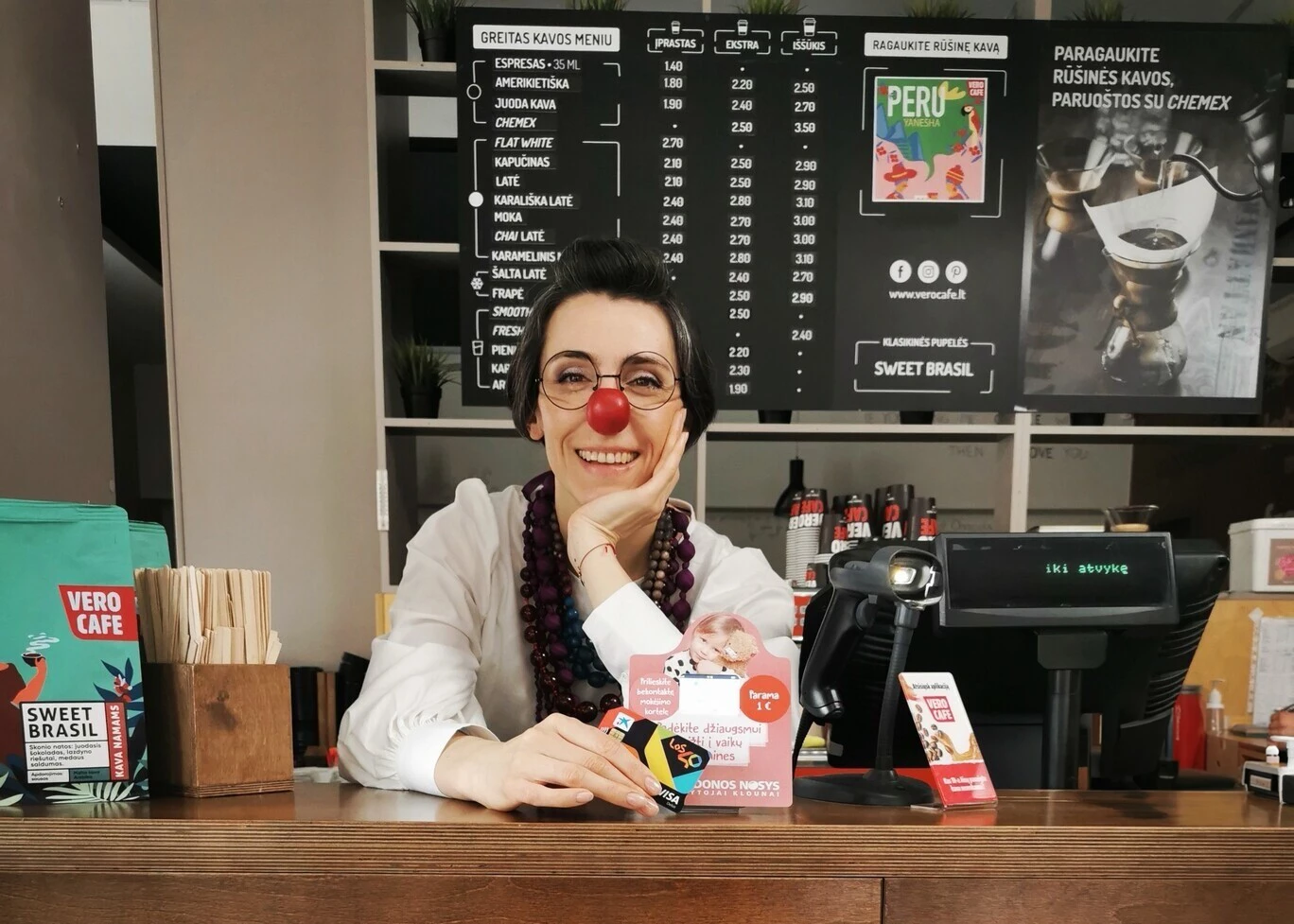 Les médecins clowns au nez rouge collectent des dons avec myPOS