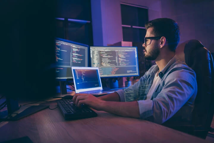 Apprendre par la pratique et le mentorat local