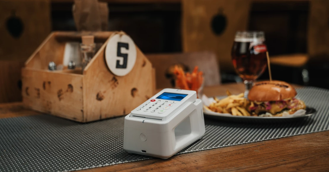 le bar à bières key utilise les lecteurs de cartes myPOS