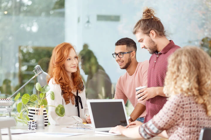 Suivre une checklist de lancement et les conseils pour les trois premiers mois