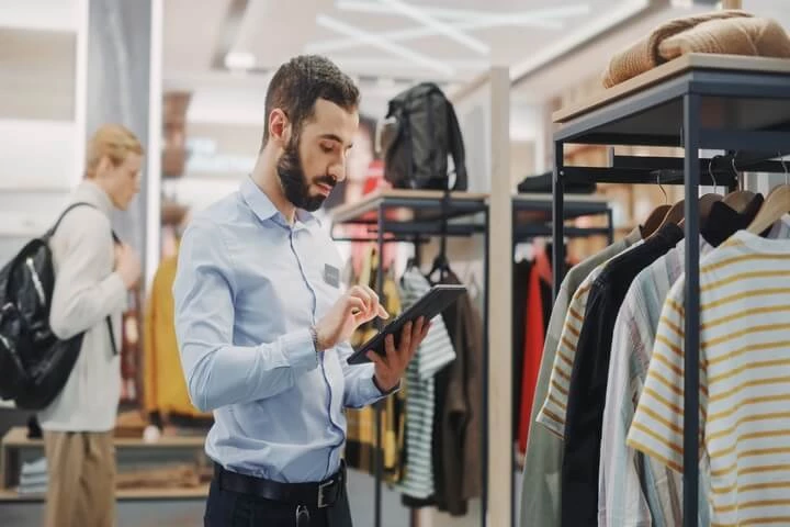 Quelles sont les principales technologies utilisées dans les magasins 