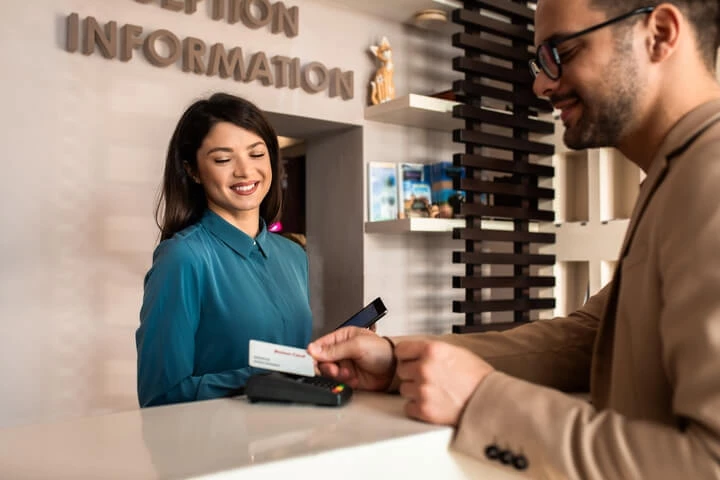 TVA sur les chambres et services