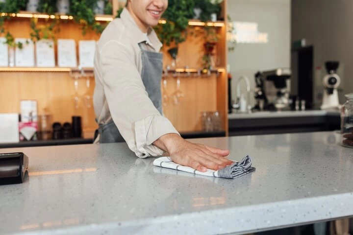 Liste de contrôle : installation, conformité et paiements