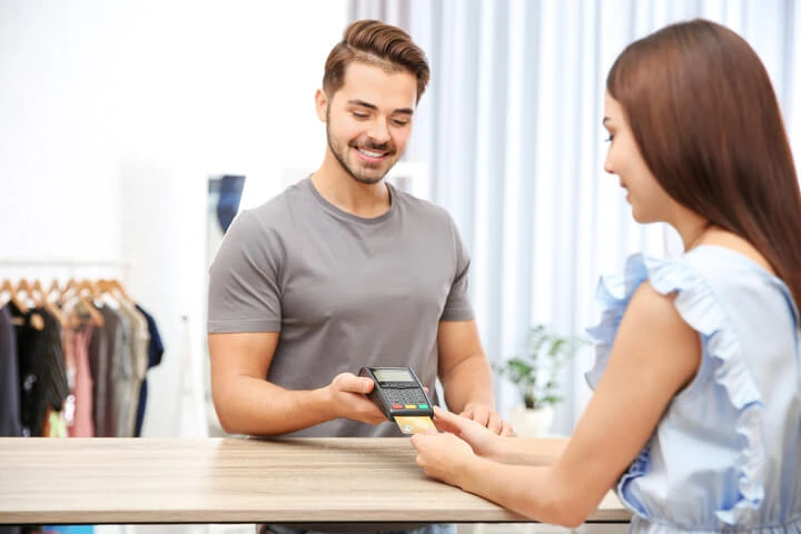 Comment myPOS accompagne-t-il le paiement à table dans votre établissement 