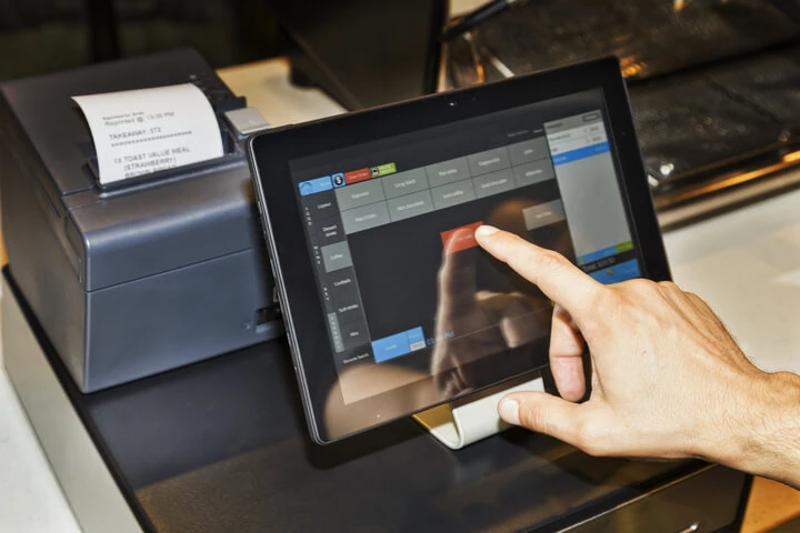 Come gestire le code lunghe con sistemi POS efficienti