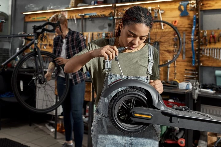 Atelier de reparații biciclete și trotinete